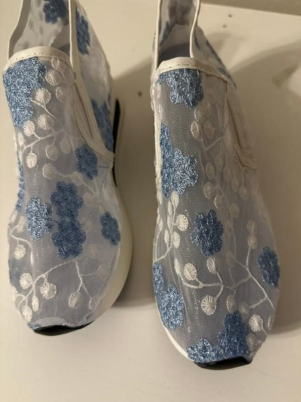 Blue and White Applique Shoes, Size 42 (10)